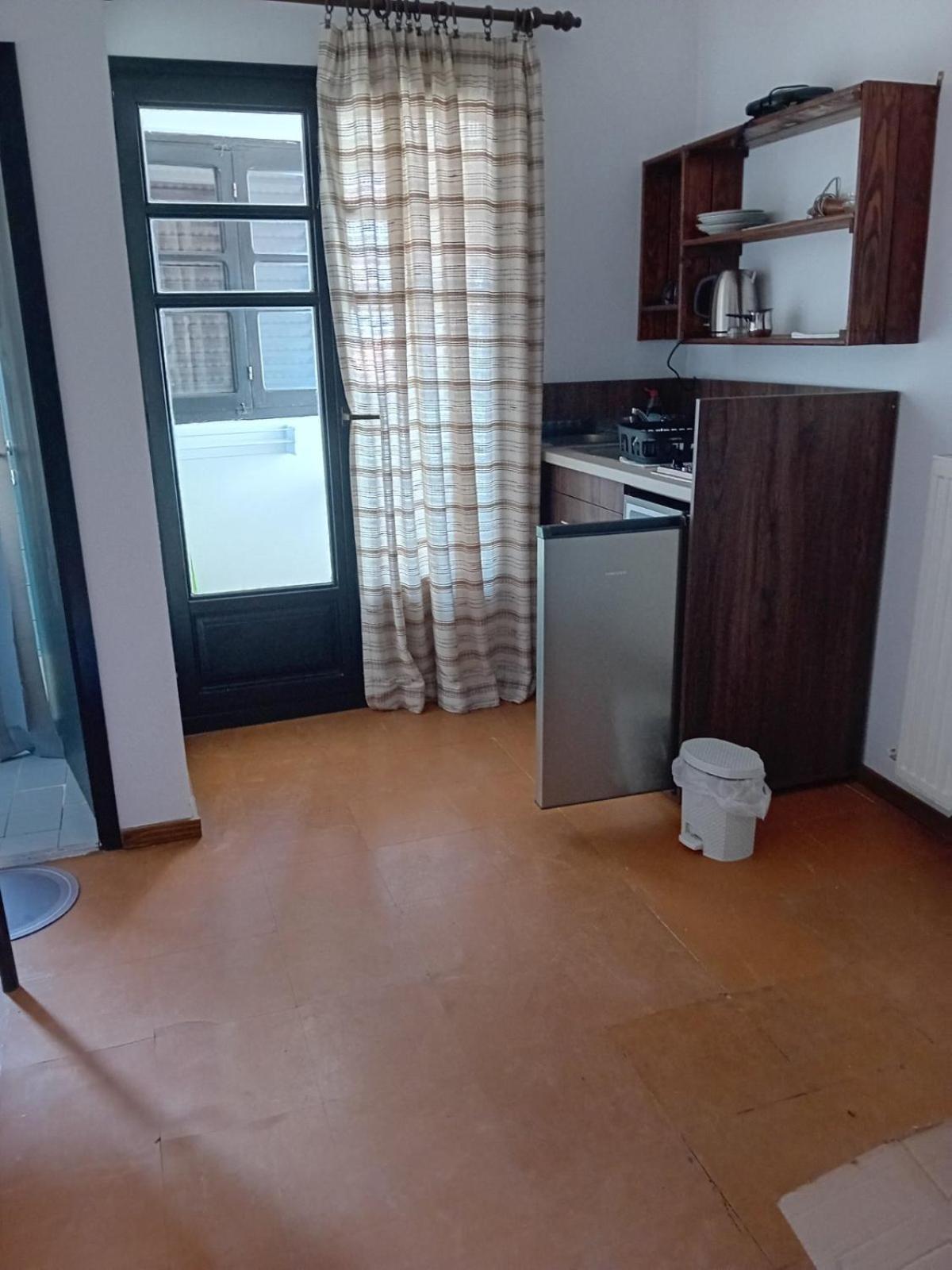 Kostas Studios Apartments - Ενοικιαζόμενα Δωμάτια Με Κουζινάκι Myrina Eksteriør bilde
